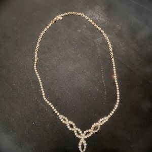Silver with rhinestones Necklace
smoke and pet free home‎